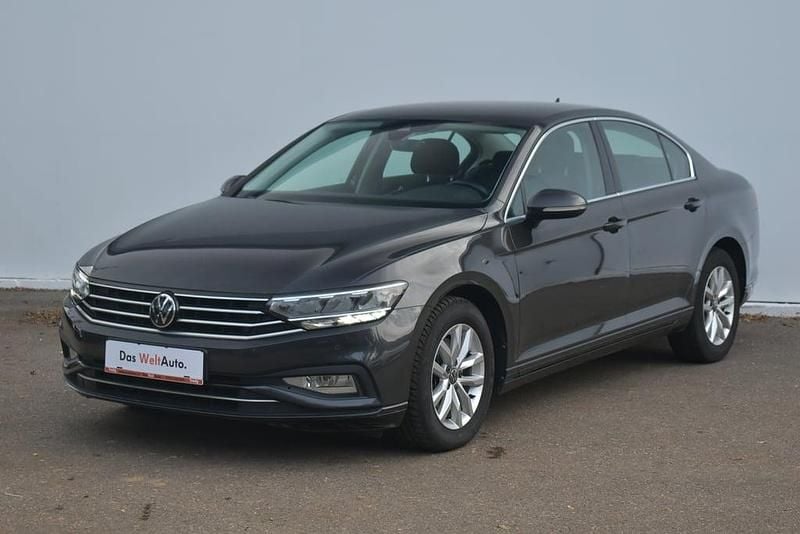 Gri mediu normal Utilizat 2021 VW Passat Comfortline | 18.999 EUR (Preț bun) - Imagine 1/4