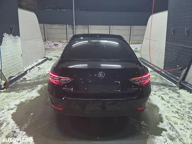 Culoarenegru Utilizat 2019 Skoda Superb Style Berlinǎ | 16.000 EUR (Preț bun) - Imagine 1/4