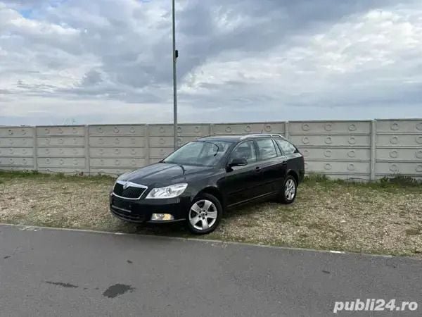 Negru Utilizat 2010 Skoda Octavia Break | 4.150 EUR (Preț OK) - Imagine 1/4