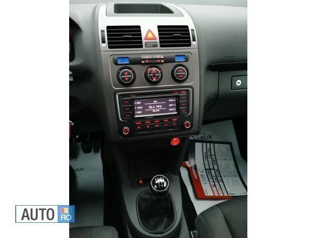 Argintiu Utilizat 2007 VW Touran Monovolum | 4.499 EUR (Scump) - Imagine 1/4