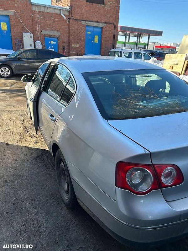 Second-hand VW Passat Comfortline 105 CP (77 kW) 2007 Culoaregri Hatchback