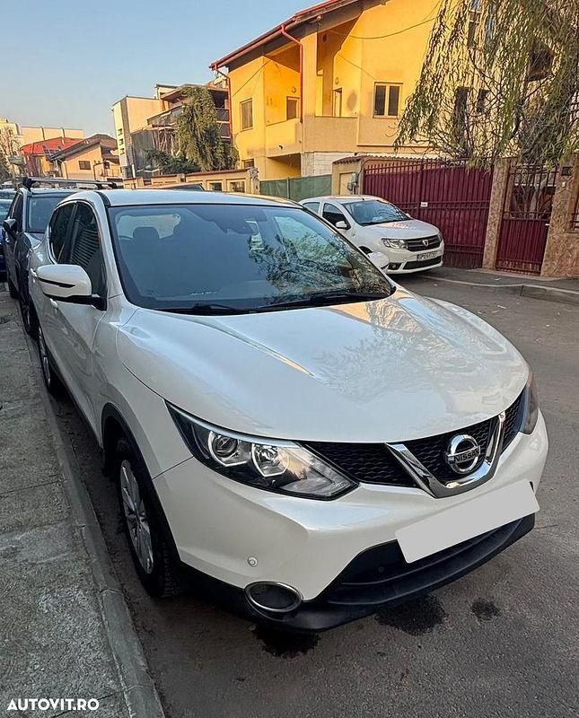 Second-hand Nissan Qashqai Acenta 115 CP (84 kW) 2015 Culoarealb SUV