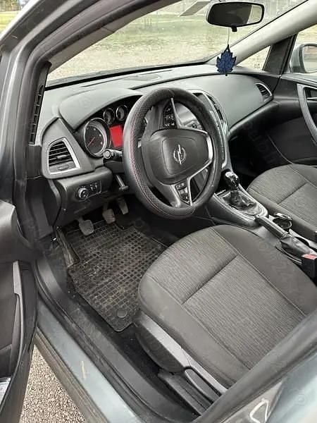 Utilizat 2014 Opel Astra Hatchback | 3.500 EUR (Super Preț) - Imagine 1/4
