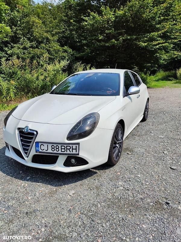 Alb Utilizat 2011 Alfa Romeo Giulietta Distinctive Hatchback | 4.850 EUR - Imagine 1/4