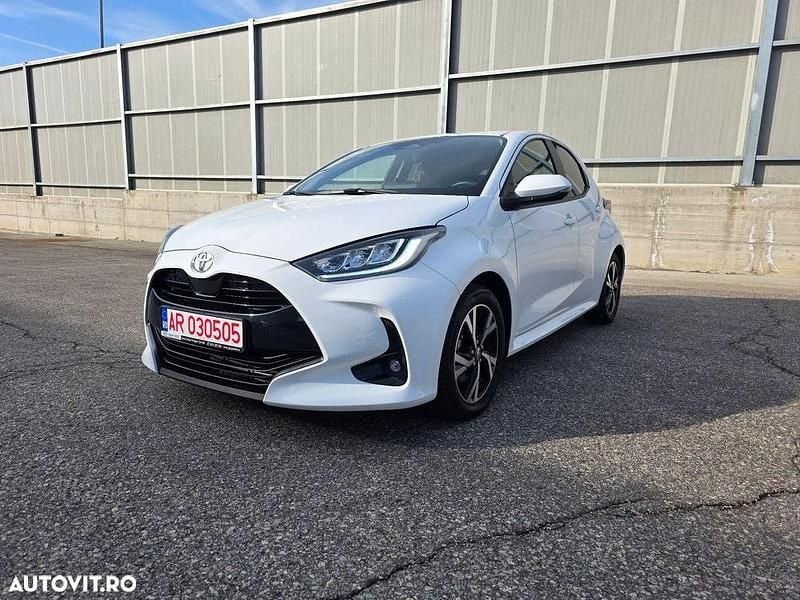 Culoarealb Utilizat 2024 Toyota Yaris Hybrid Team Hatchback | 23.850 EUR (Preț OK) - Imagine 1/4
