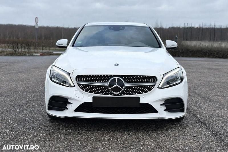 Second-hand Mercedes C220 AMG line 194 CP (142 kW) 2018 Culoarealb Berlinǎ