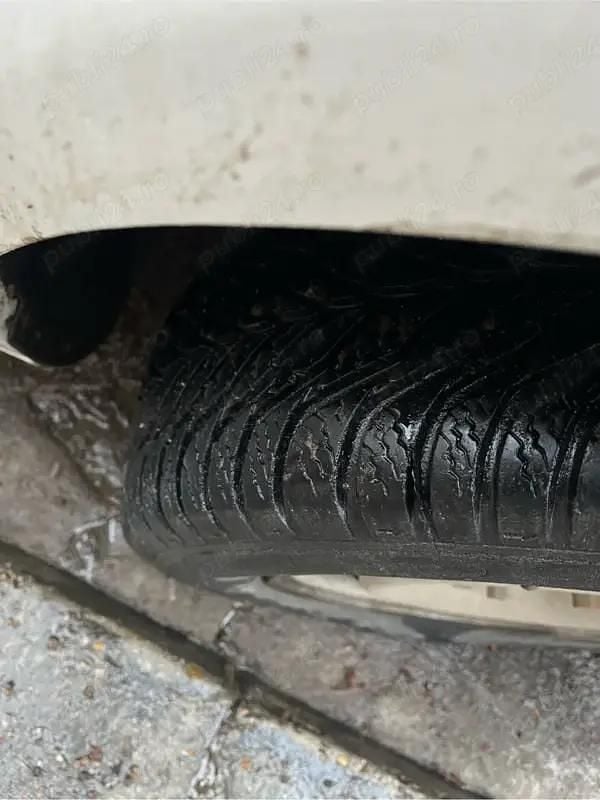 Second-hand VW Caddy 105 CP (77 kW) 2007 Alb Monovolum