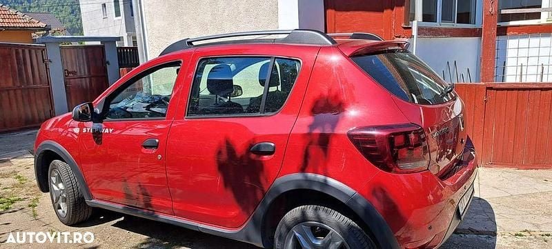 Rosu Utilizat 2020 Dacia Sandero Ambiance Hatchback | 8.900 EUR (Preț OK) - Imagine 1/4