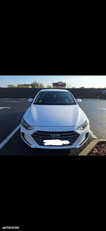 Second-hand Hyundai Elantra 128 CP (94 kW) 2017 Culoarealb Berlinǎ