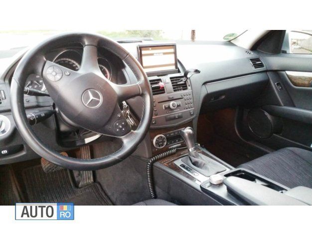 Second-hand Mercedes C250 204 CP (150 kW) 2010 Berlinǎ