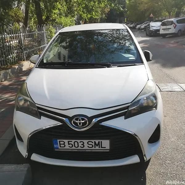 Alb Utilizat 2015 Toyota Yaris Luna Hatchback | 5.700 EUR (Preț OK) - Imagine 1/4