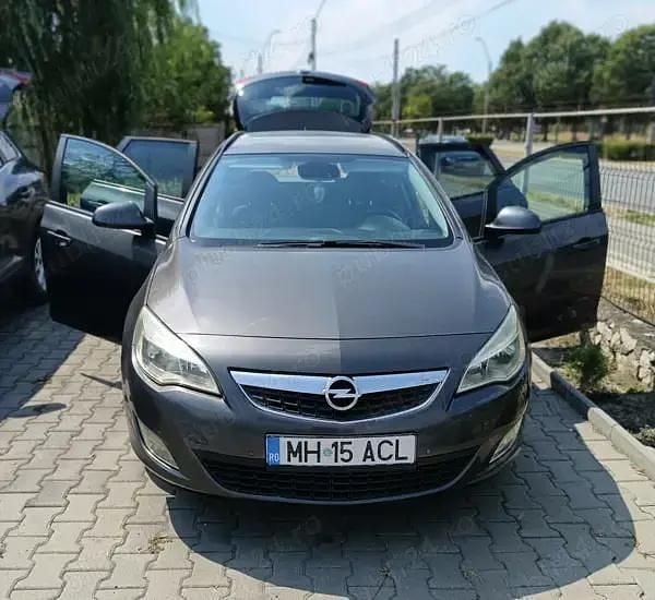 Utilizat 2012 Opel Astra Hatchback | 3.990 EUR (Preț OK) - Imagine 1/4