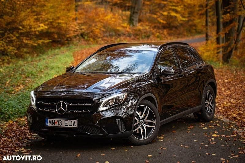 Culoarenegru Utilizat 2019 Mercedes GLA220 SUV | 21.490 EUR (Super Preț) - Imagine 1/4