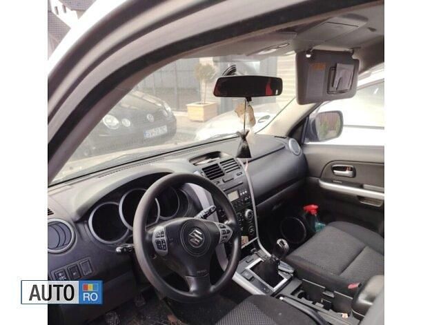Gri Utilizat 2007 Suzuki Grand Vitara SUV | 2.100 EUR - Imagine 1/2