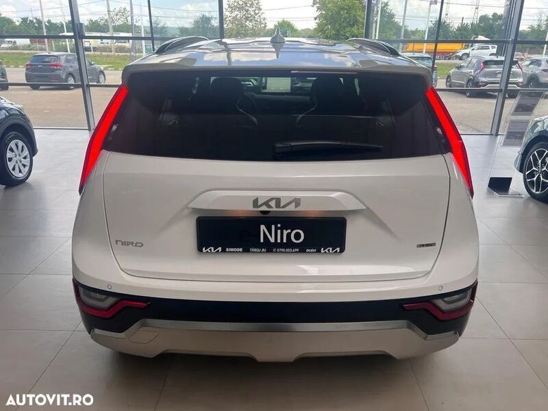 Second-hand Kia Niro 105 CP (77 kW) 2023 Alb SUV