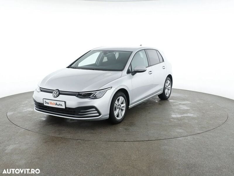 Gri deschis metalic Utilizat 2023 VW Golf VIII Life Hatchback | 27.657 EUR (Scump) - Imagine 1/4