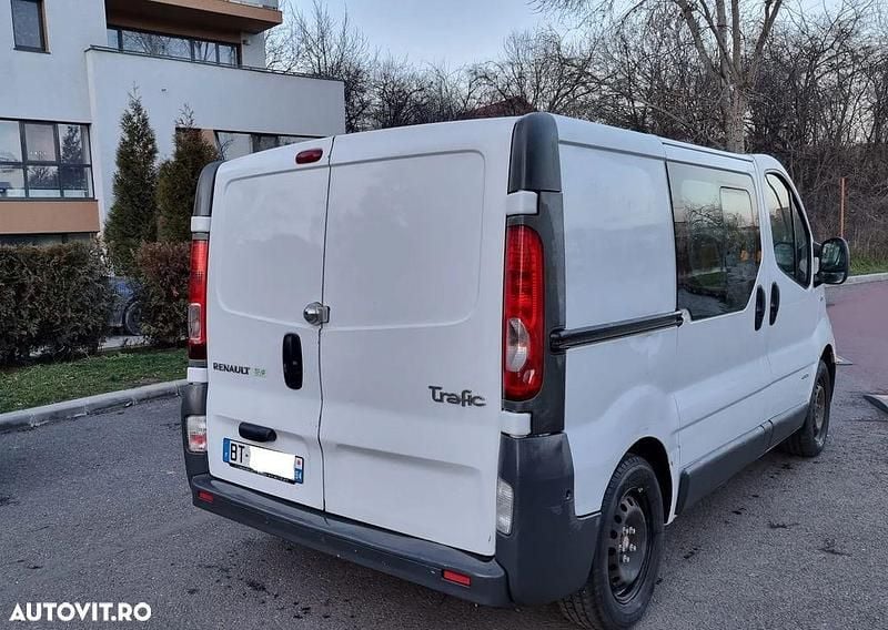 Second-hand Renault Trafic 115 CP (84 kW) 2011 Alb Monovolum