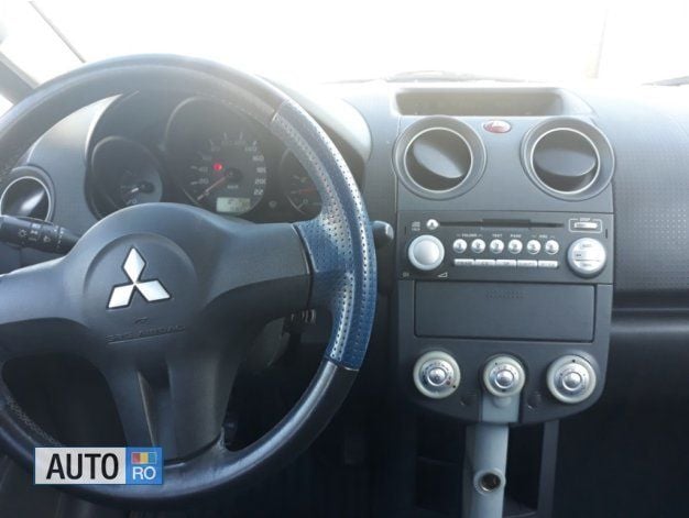Second-hand Mitsubishi Colt 75 CP (55 kW) 2007 Negru Hatchback