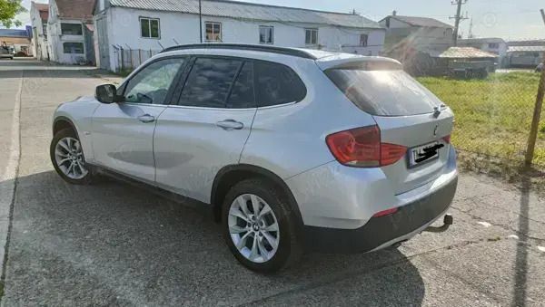Gri Utilizat 2012 BMW X1 SUV | 5.850 EUR (Super Preț) - Imagine 1/4