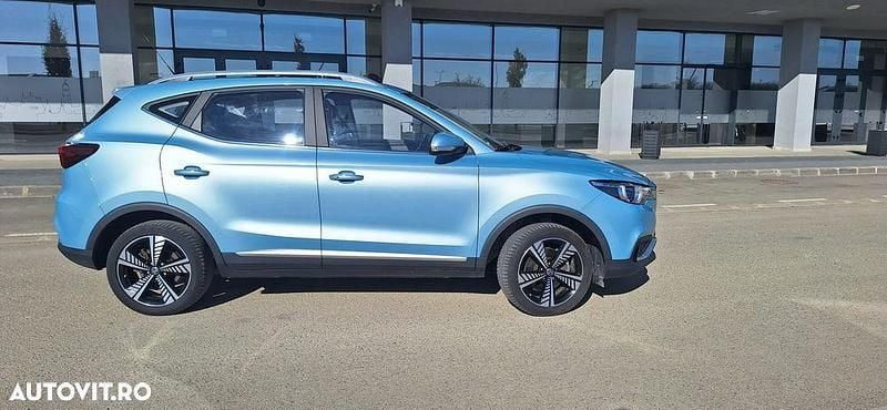 Second-hand MG ZS Luxury 105 kW (143 CP) 2021 Culoarealbastru SUV