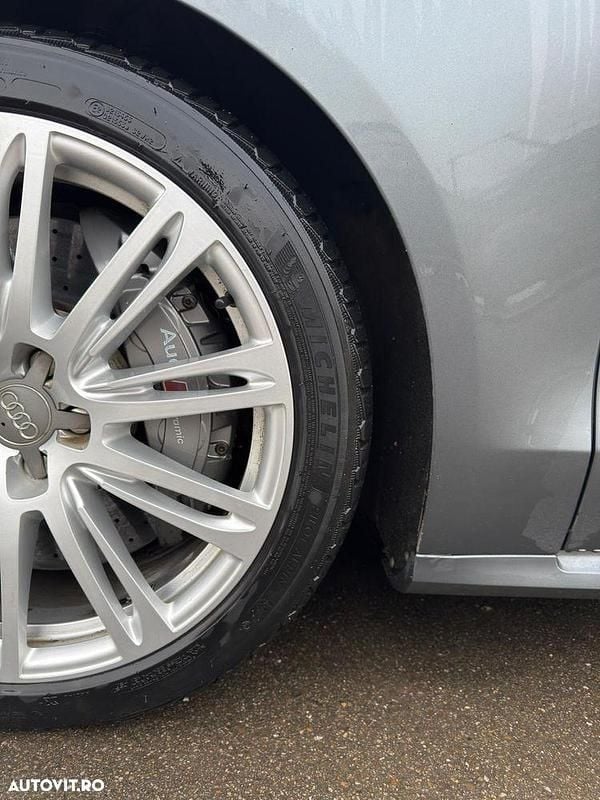 Second-hand Audi S8 Premium 520 CP (382 kW) 2014 Culoaregri Berlinǎ