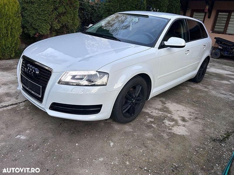 Culoarealb Utilizat 2012 Audi A3 Sportback Attraction Hatchback | 5.300 EUR (Preț OK) - Imagine 1/4