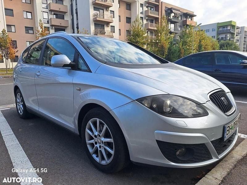 Argint Utilizat 2011 Seat Altea XL Monovolum | 3.999 EUR (Scump) - Imagine 1/4