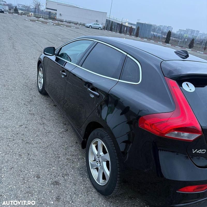 Second-hand Volvo V40 150 CP (110 kW) 2016 Culoarenegru Hatchback
