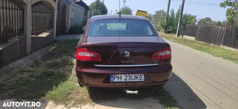 Rosu Utilizat 2008 Skoda Superb Ambition Berlinǎ | 5.250 EUR (Preț OK) - Imagine 1/4