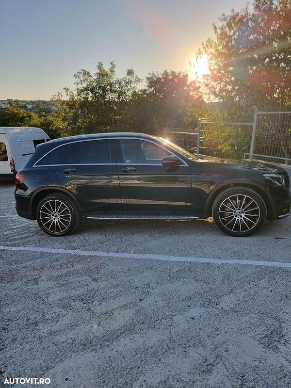 Second-hand Mercedes GLC350 AMG line 258 CP (189 kW) 2018 Culoarenegru SUV