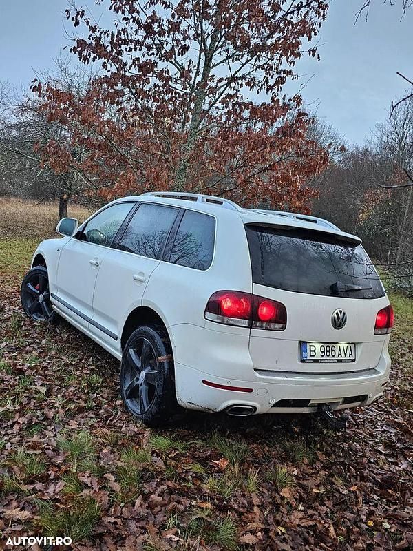 Second-hand VW Touareg Individual 225 CP (165 kW) 2008 Culoarealb SUV