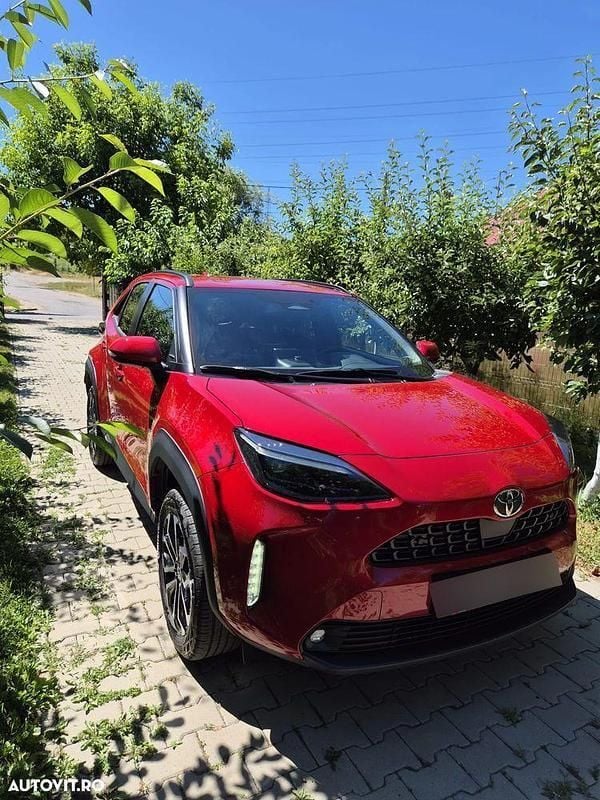 Rosu Nouă 2025 Toyota Yaris Cross SUV | 26.000 EUR (Preț bun) - Imagine 1/4