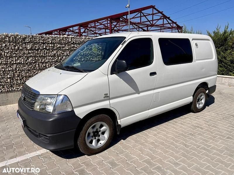 Second-hand Toyota HiAce 117 CP (86 kW) 2009 Culoarealb Van