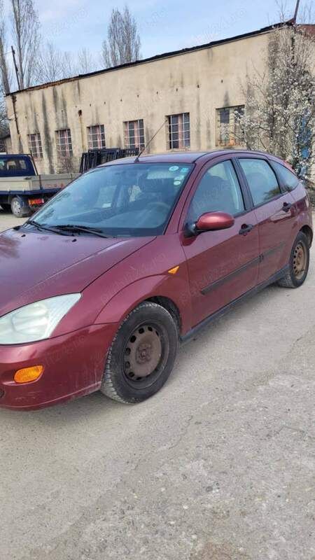Visiniu Utilizat 2001 Ford Focus Hatchback | 650 EUR (Preț bun) - Imagine 1/4