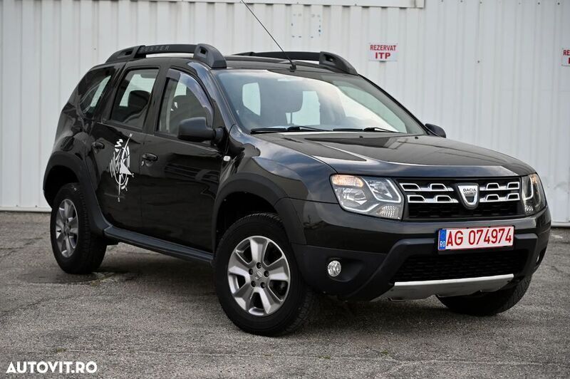 Negru Utilizat 2015 Dacia Duster Lauréate SUV | 7.300 EUR (Preț OK) - Imagine 1/4