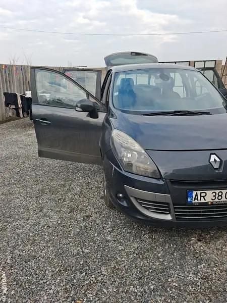 Utilizat 2011 Renault Scénic SE Monovolum | 2.800 EUR (Preț bun) - Imagine 1/4