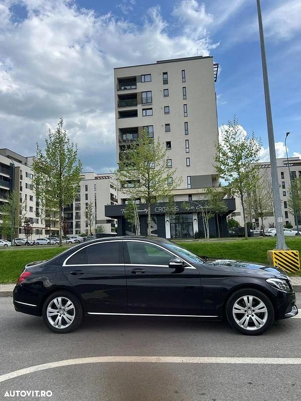 Second-hand Mercedes C200 Exclusive 136 CP (100 kW) 2014 Culoarenegru Berlinǎ