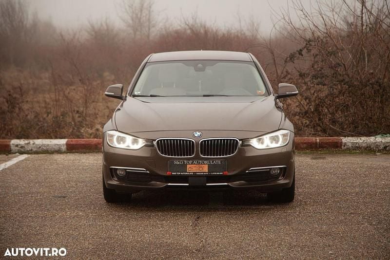 Second-hand BMW 320 Luxury Line 184 CP (135 kW) 2013 Culoaremaro Berlinǎ