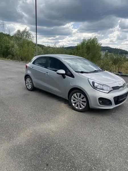 Second-hand Kia Rio Light 75 CP (55 kW) 2012 Gri Hatchback