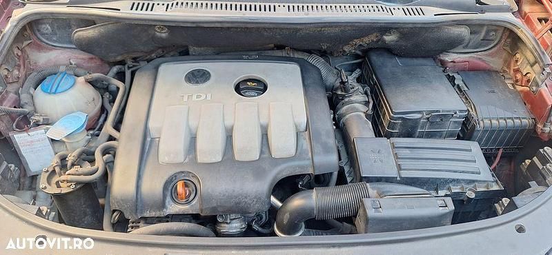 Second-hand VW Touran Comfortline 140 CP (102 kW) 2006 Culoarerosu Monovolum