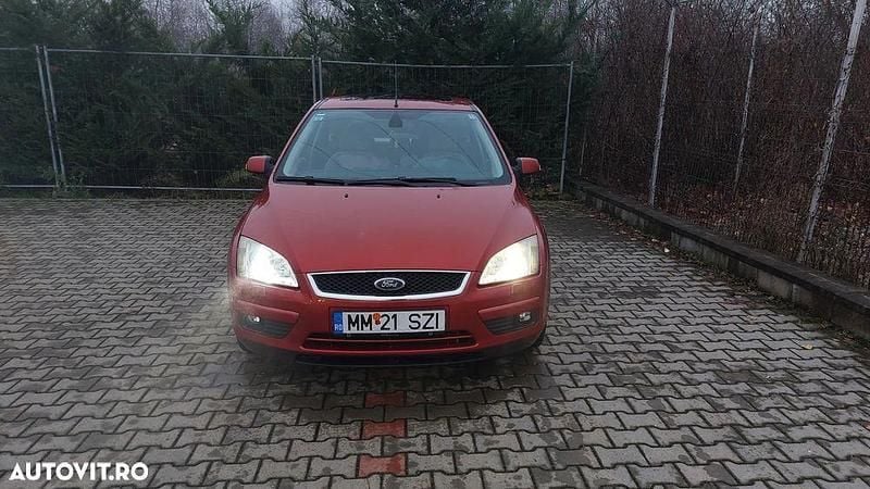 Culoareportocaliu Utilizat 2007 Ford Focus Ghia Hatchback | 1.900 EUR (Preț bun) - Imagine 1/4