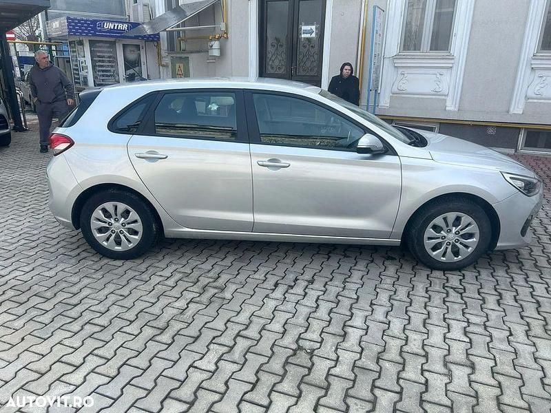 Second-hand Hyundai i30 Classic 100 CP (73 kW) 2019 Culoaregri Hatchback