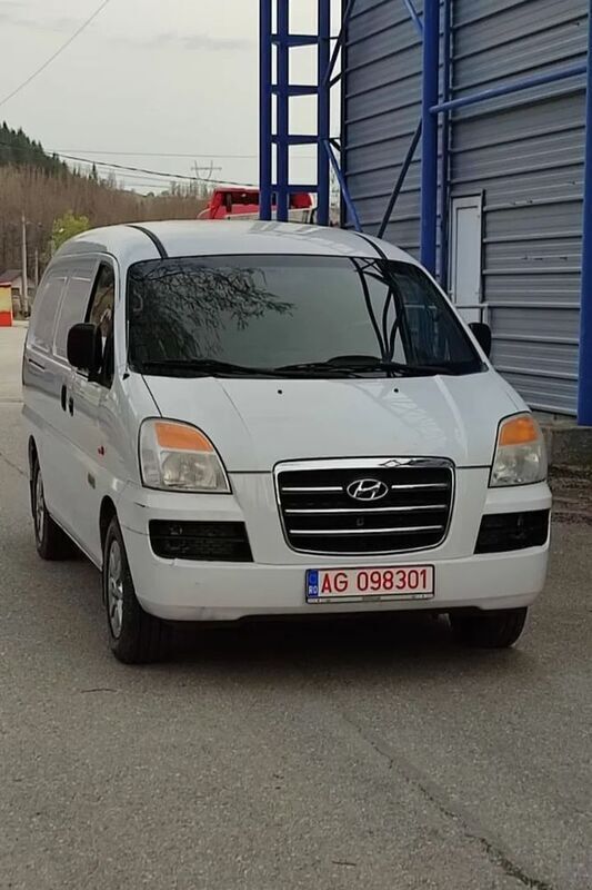 Alb Utilizat 2009 Hyundai H-1 Monovolum | 8.369 EUR - Imagine 1/4