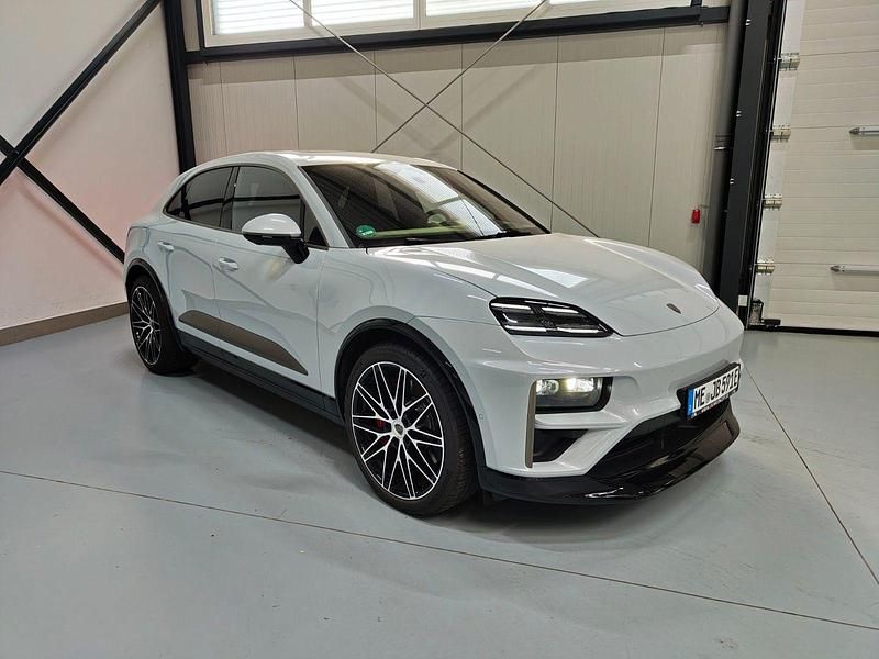 Utilizat 2024 Porsche Macan Turbo SUV | 132.702 EUR - Imagine 1/1