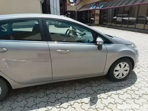 Utilizat 2011 Ford Fiesta Hatchback | 3.200 EUR (Preț OK) - Imagine 1/4