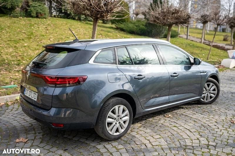 Second-hand Renault Mégane IV Intens 115 CP (84 kW) 2022 Culoaregri Hatchback