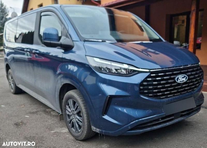 Second-hand Ford Tourneo Titanium 170 CP (125 kW) 2024 Culoarealbastru Van