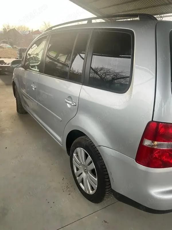 Utilizat 2005 VW Touran Monovolum | 2.650 EUR (Preț OK) - Imagine 1/4