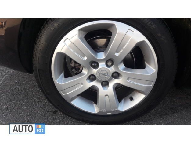 Maro Utilizat 2012 Opel Astra Break | 7.300 EUR (Scump) - Imagine 1/4