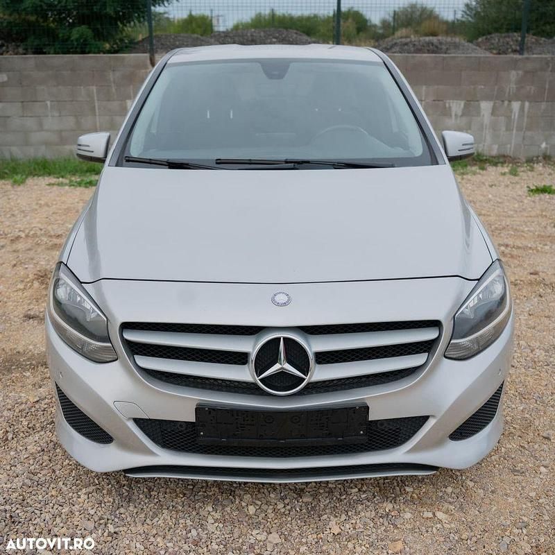 Culoareargint Utilizat 2014 Mercedes B180 Edition Monovolum | 5.900 EUR (Puțin scump) - Imagine 1/4